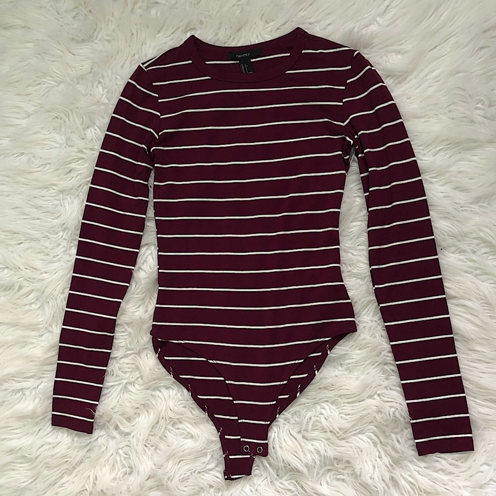 NWOT Forever 21 maroon & white body suit!